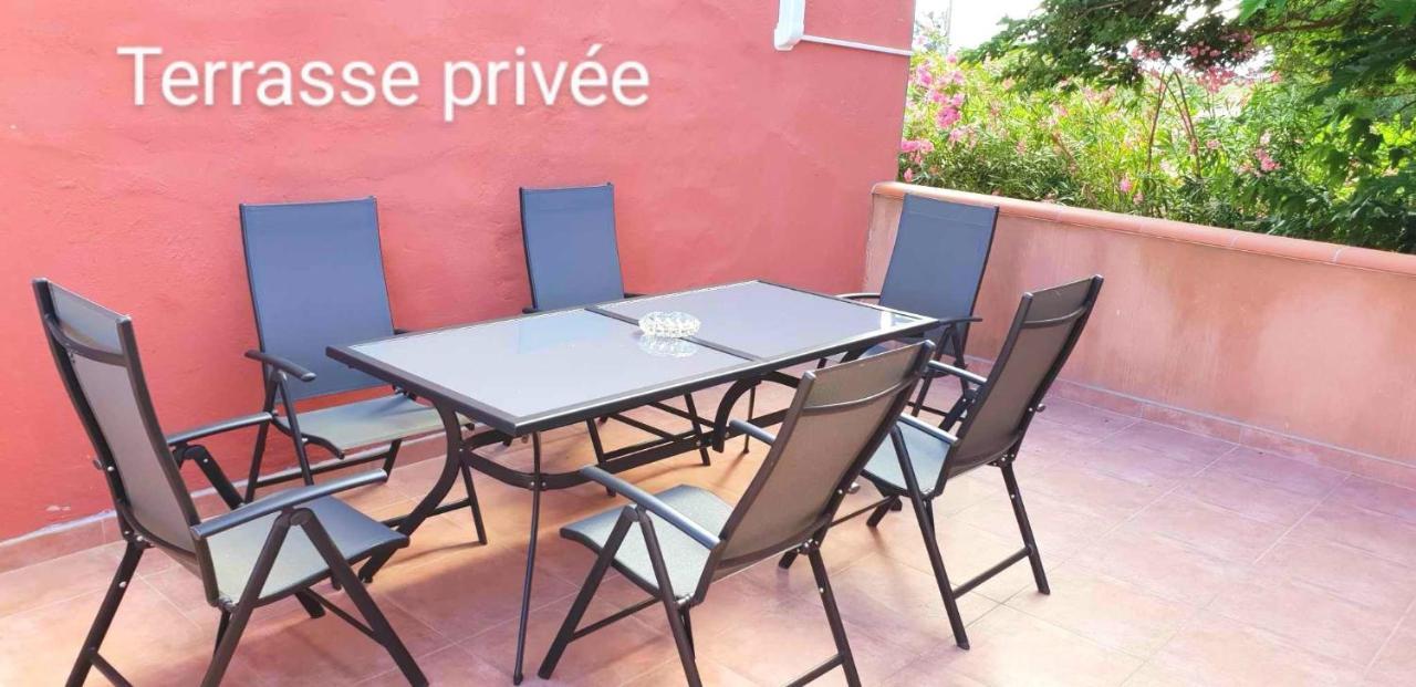 Le Barcares Logement Climatise Pour 6 Personnes, Draps Et Serviettes Non Fournis Air-Conditioned Accommodation For 6 People, Sheets And Towels Not Provided Alojamiento Con Aire Acondicionado Para 6 Personas, Sabanas Y Toallas No Incluidas Εξωτερικό φωτογραφία